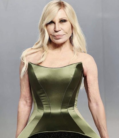 品牌動向|71歲Donatella Versace再出山,與美國時尚電商 Revolve成立合資公司